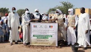 جانب من مراسم وضع حجر الأساس للمدرسة في تشاد