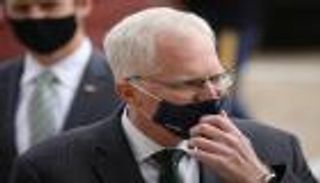 قبيل انسحاب مرتقب.. أول زيارة لوزير دفاع أمريكي للصومال