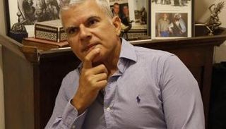الكاتب الفرنسي إيمانويل رزافي