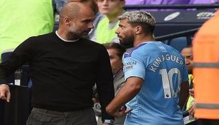 جوارديولا مدرب مانشستر سيتي ومهاجمه أجويرو