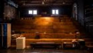 كورونا يهدد بإسدال الستار على المسرح اليوناني.. مواجهات من أجل البقاء