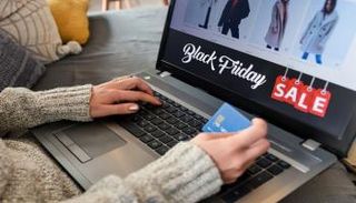 شراء عبر الإنترنت في يوم بلاك فرايدي