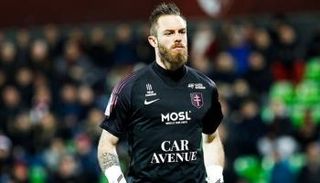 ألكسندر أوكيدجا حارس فريق ميتز ومنتخب الجزائر