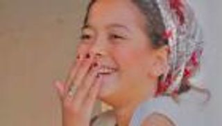 طفلة مصرية تحصد آلاف اللايكات بصورها: حلمي أكون ممثلة