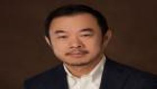 جامعة محمد بن زايد للذكاء الاصطناعي تعين إريك زينغ رئيساً لها 