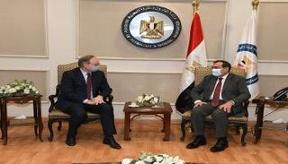 وزير البترول والثروة المعدنية وسفير الاتحاد الأوروبي خلال لقاء مشترك