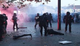 جانب من أعمال العنف والتظاهرات - أ.ف.ب