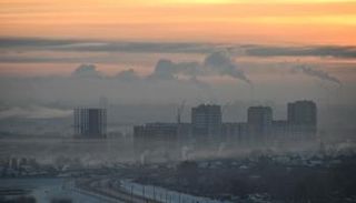 مداخن محطة للطاقة ومصفاة نفط تتبع جازبروم