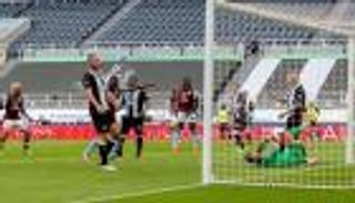 كورونا يضرب الدوري الإنجليزي بأول تأجيل