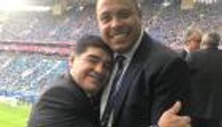 رونالدو يطالب بتخليد مارادونا "بعيدا عن حياته الخاصة"