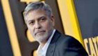 جورج كلوني يكشف سر العناية بشعره.. آلة حلاقة من الثمانينيات