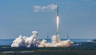 اليابان تطلق بنجاح قمر اتصالات متطورا إلى الفضاء