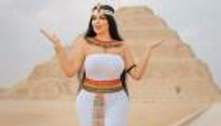 32 دولارا تخلي سبيل "موديل سقارة" صاحبة "ضجة الصور"