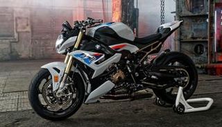 دراجة بي إم دبليو النارية S 1000 R