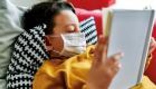 توصية جديدة من "الصحة العالمية" حول ارتداء الكمامات بالمنازل