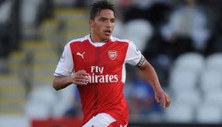 إسماعيل بن ناصر لاعب وسط أرسنال السابق