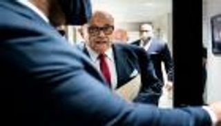 خشية الانتقام.. ترامب يبحث "تحصين" محاميه وأسرته