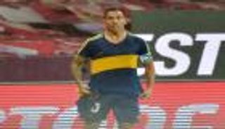 بالفيديو.. تيفيز يسير على خطى ميسي من أجل مارادونا