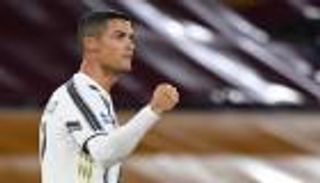 "750 هدفا فقط؟".. أسطورة ريال مدريد يطالب رونالدو بالمزيد