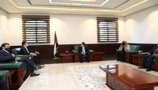 حمدوك خلال لقائه بالوفد الأوروبي