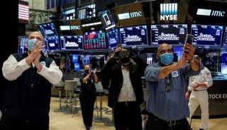 ستاندرد أند بورز عند ذروة قياسية والمستثمرون ينتظرون حزمة التحفيز