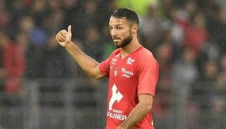 هاريس بلقبلة لاعب استاد بريست ومنتخب الجزائر