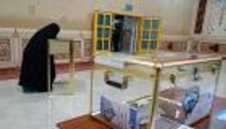 الكويتيون يختارون برلمانهم الجديد.. ومراكز لمصابي كورونا