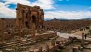 صدفة تقود لاكتشاف نقيشة ليبية أثرية في الجزائر.. أقدم من الرومان