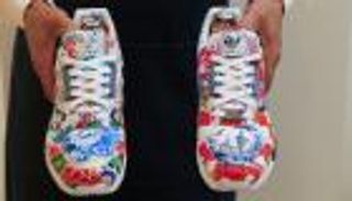 مزاد لبيع حذاء رياضي بمليون دولار