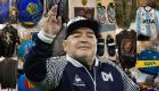 كنوز مارادونا.. 200 قطعة لا تقدر بثمن