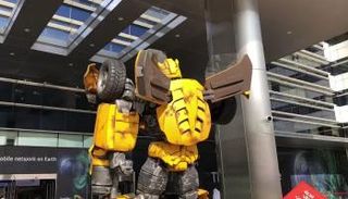 روبوت ضخم يستقبل زوار جيتكس 