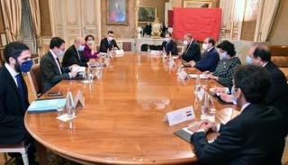 السيسي يلتقي وزير خارجية فرنسا