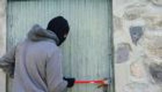 نداء إلى اللصوص: احتفظوا بالمجوهرات وأعيدوا أزرار جدي