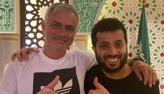 تركي آل الشيخ مع جوزيه مورينيو مدرب توتنهام