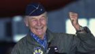 وفاة تشاك ييجر.. أول طيار يخترق سرعة الصوت في رحلة جوية