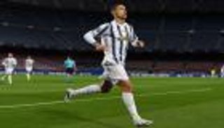 في حضرة ميسي.. كريستيانو رونالدو يصحح خطأ عمره 12 عاما أمام برشلونة