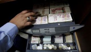 الدينار الجزائري يتراجع أمام العملات الأجنبية