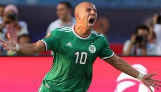 سفيان فيغولي لاعب منتخب الجزائر