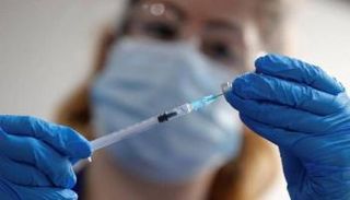 التحذير جاء بعدما ظهرت أعراض على شخصين ممن حصلوا على اللقاح