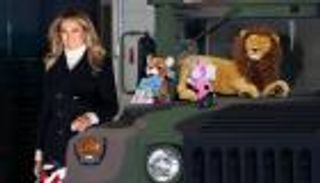 ميلانيا ترامب تريد العودة للمنزل.. وتسأل عن أموالها