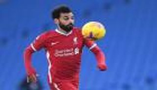 بعد هدفه التاريخي.. محمد صلاح ينافس ميسي ورونالدو على جائزة جديدة
