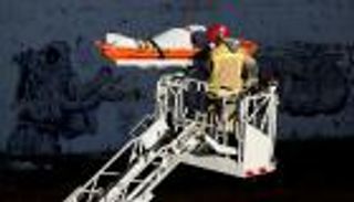 صور.. مصرع 3 مهاجرين وإصابة 23 بحريق في برشلونة