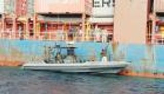 الإفراج عن سفينة تركية بمياه ليبيا ورصد بارجة في "الخمس"