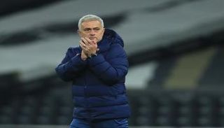 مورينيو مدرب الشهر في الدوري الإنجليزي