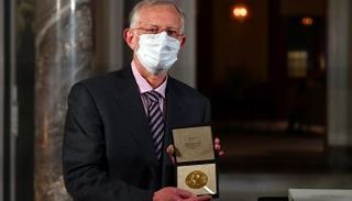 تشارلز رايس الحائز على جائزة نوبل في الطب