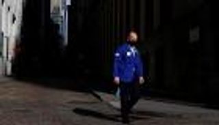 كورونا يحاصر المتفائلين في وول ستريت.. بداية حمراء لأسهم أمريكا