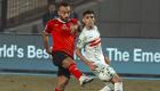 فيديو.. مطرب مصري يثير غضب جمهور الزمالك بأغنية ساخرة