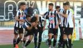 الدوري الجزائري.. وفاق سطيف يخطف الصدارة في جولة التعادلات