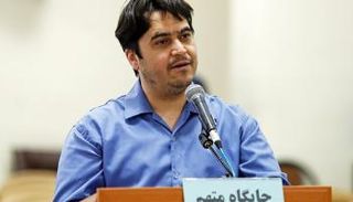 المعارض الإيراني روح لله زم خلال محاكمته- أ.ف.ب