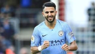 رياض محرز نجم فريق مانشستر سيتي ومنتخب الجزائر